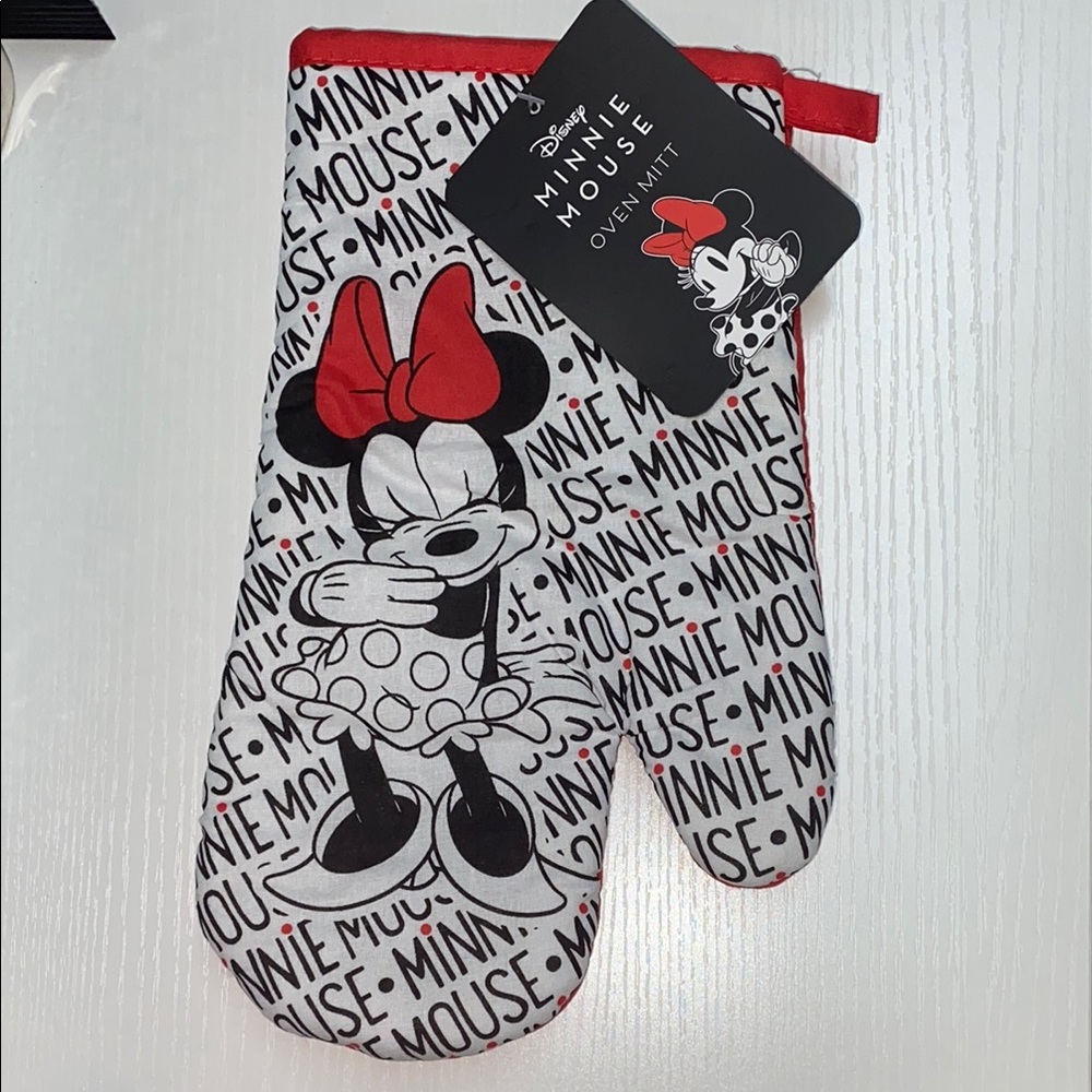 3/$20 bundle Disney Minnie Mouse Oven Mitt